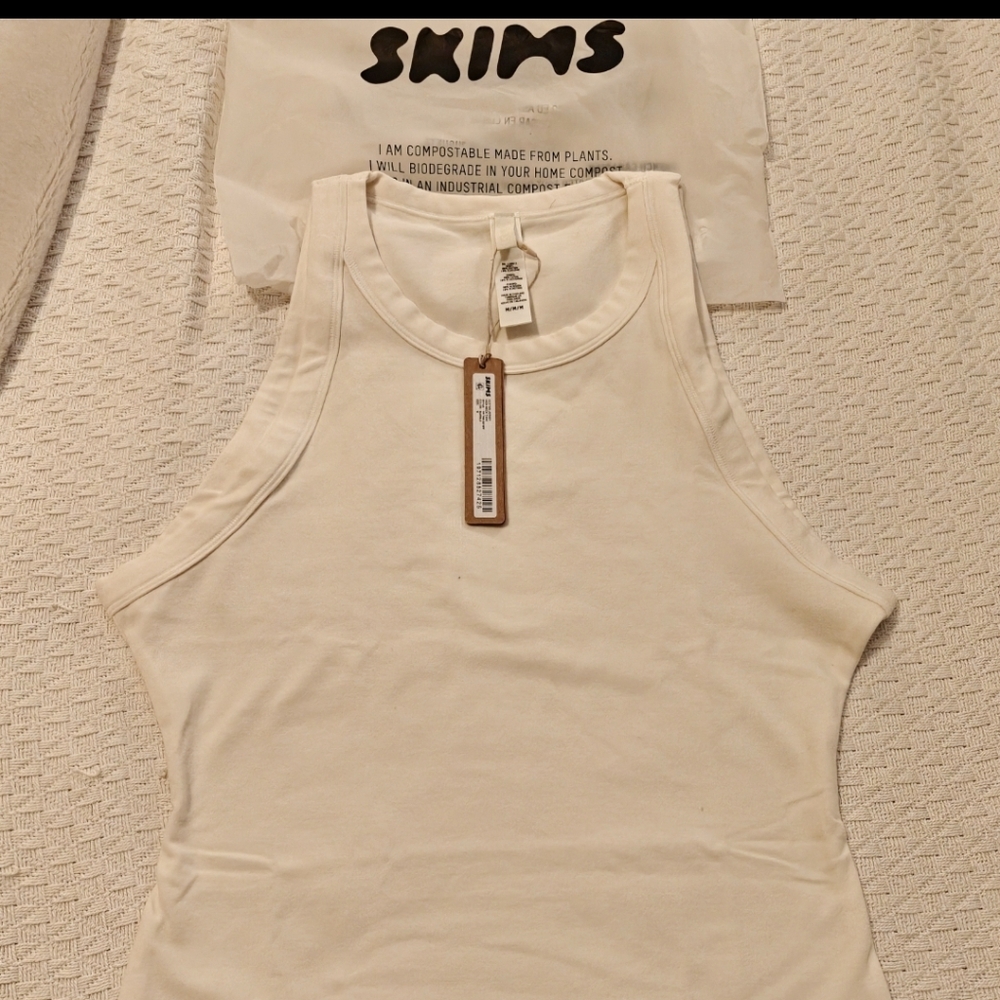 SKIMS Cream Tank Top - Picture 6 of 7
